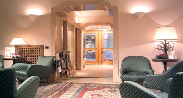 Albergo Cesari Roma - Italia  FotoHall.jpg